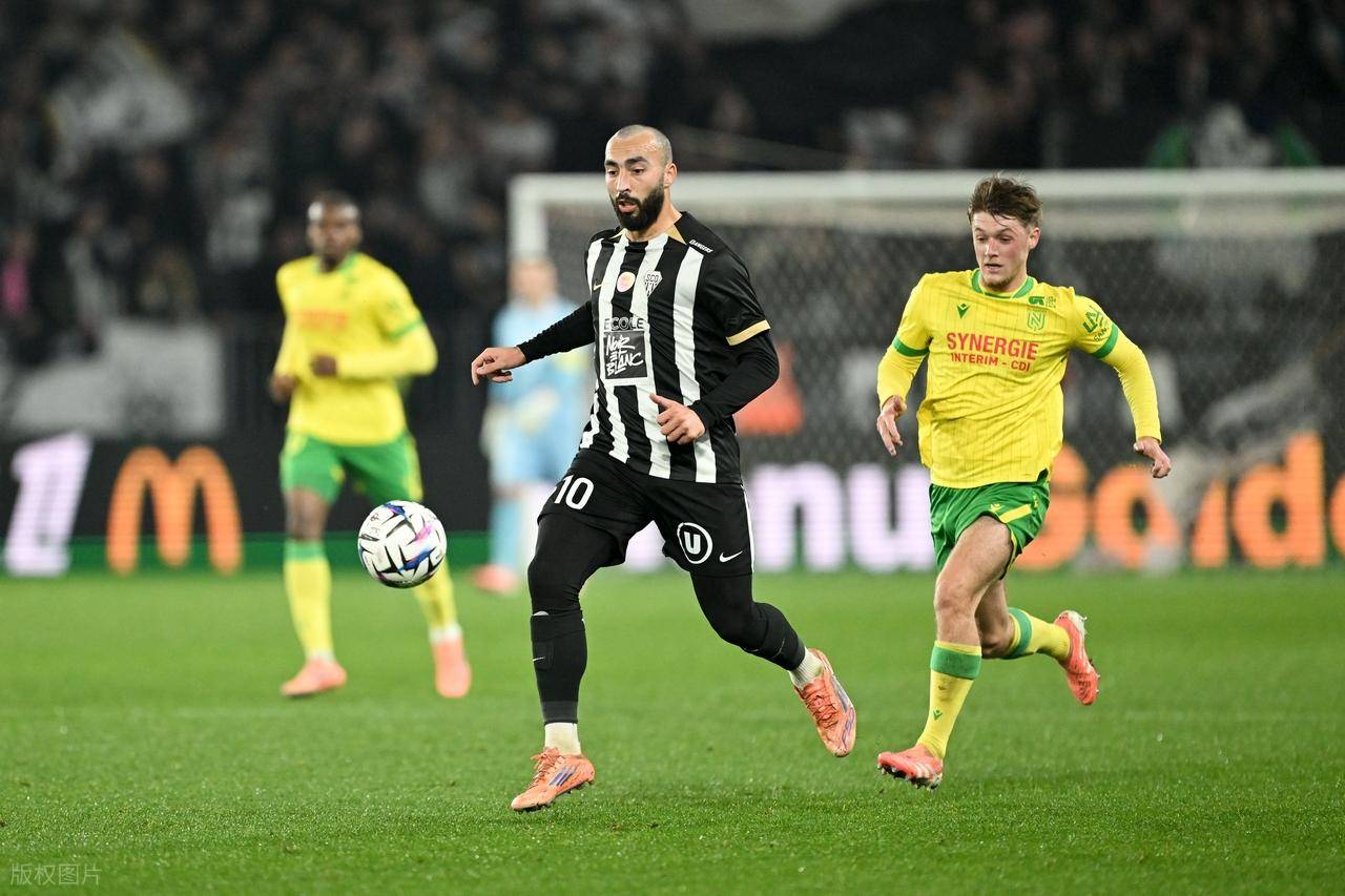 随着南特1-4昂热,法甲最新积分榜出炉:榜首球队出人意料